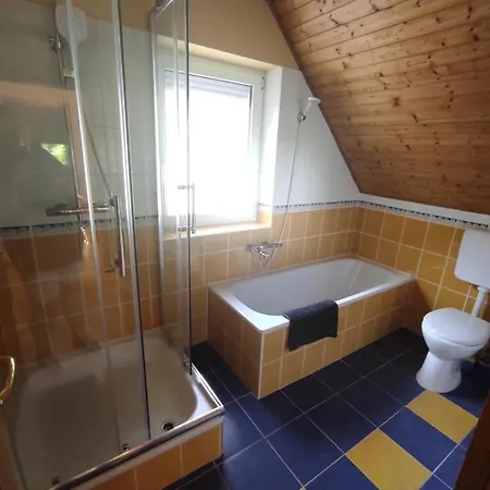 別荘 Benaja Swiss Nyaralohaz *